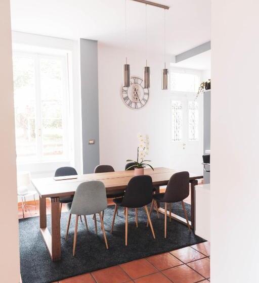 پانسیون Room Gatsby Your Space With Garden In The City Center