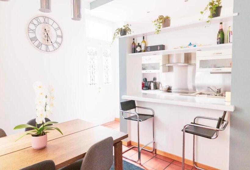 پانسیون Room Gatsby  Your Space With Garden In The City Center