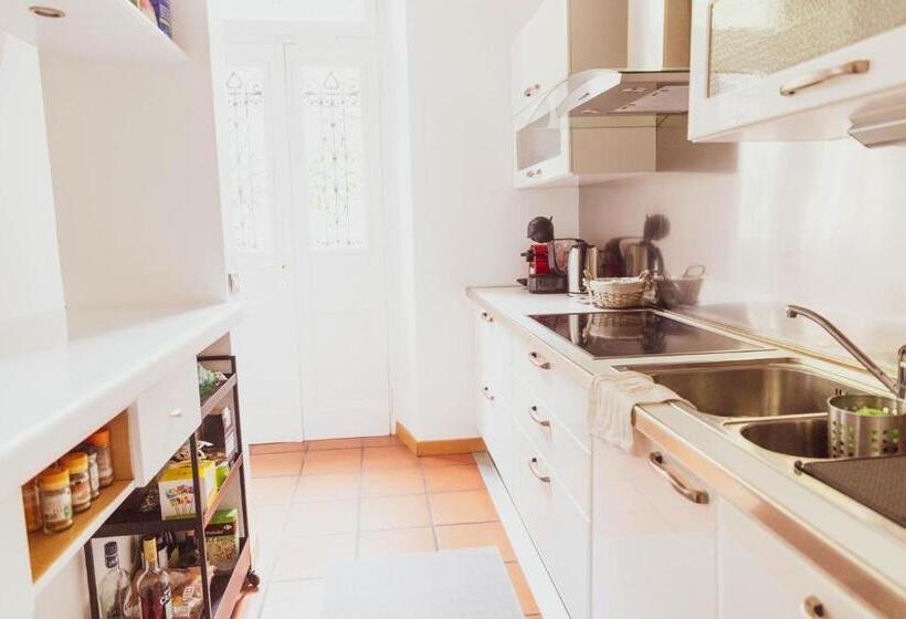 پانسیون Room Gatsby  Your Space With Garden In The City Center