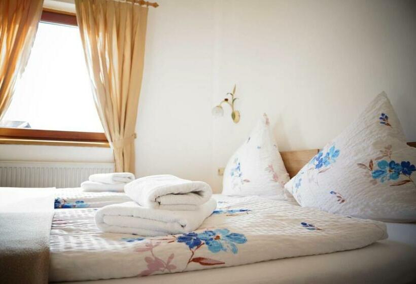 Пансион The Steakhouse Guest Rooms