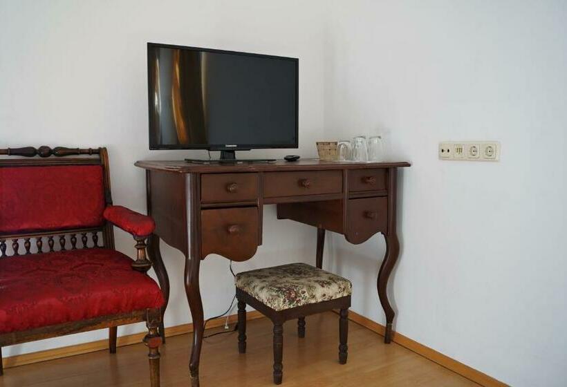 Пансион The Steakhouse Guest Rooms