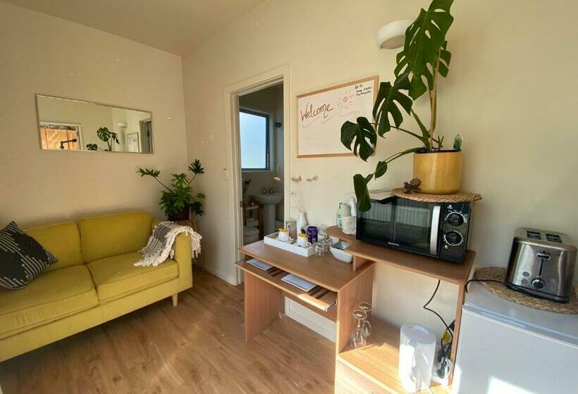 بنسيون The Willow Guest Suite