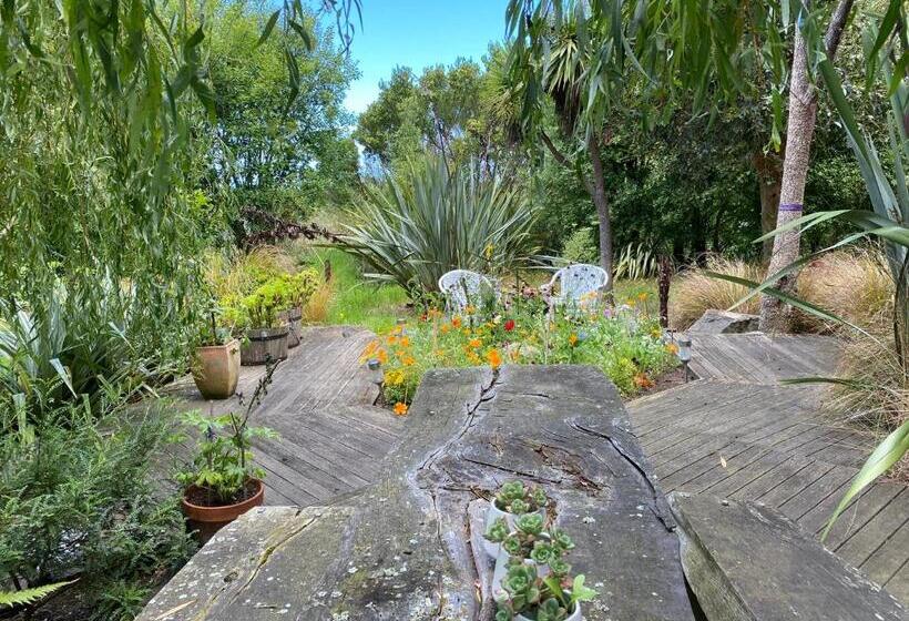 بنسيون The Willow Guest Suite