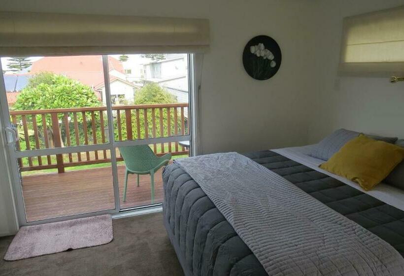 Пансион Two Palms