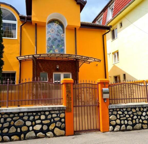 Пансион Vila Guitar