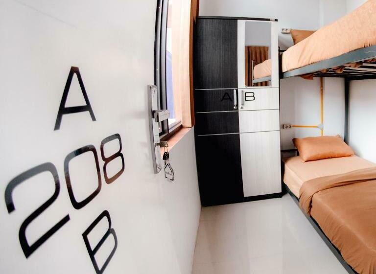 Aur Kuning Hostel Syariah Bukittinggi