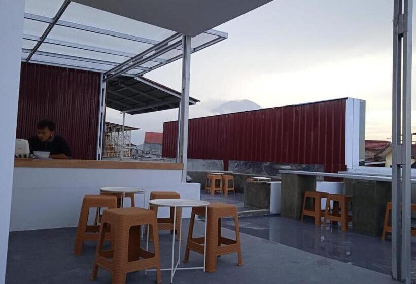 Aur Kuning Hostel Syariah Bukittinggi