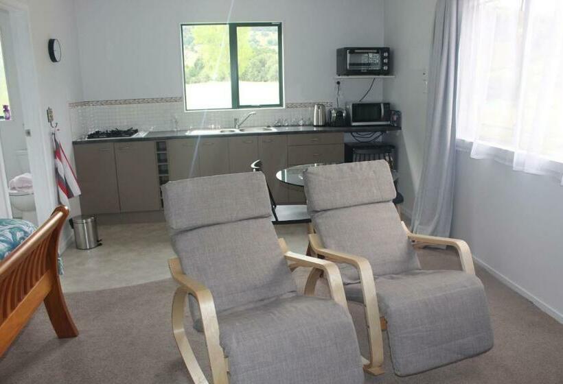 צימר Aramatai Gardens