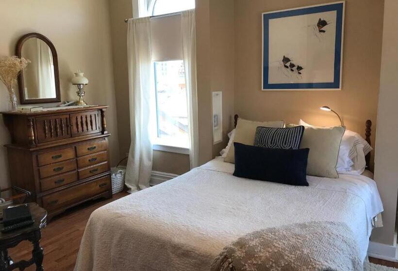 تختخواب و صبحانه Chessie Room