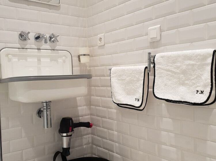 ベッドアンドブレックファースト Chez Pépé Merle Chambres D Hôtes Au Cœur De Paris