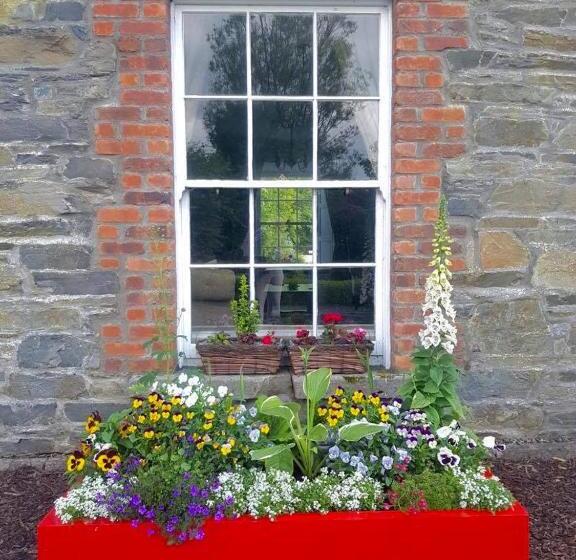 住宿加早餐 Lacken Millhouse And Gardens