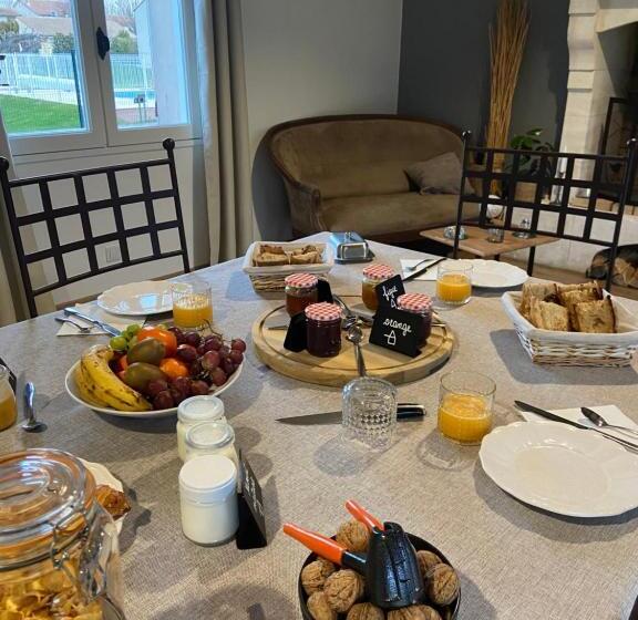 צימר Le Patio, Chambres D Hôtes Pour Adultes En Camargue, Possibilité De Naturisme à La Piscine