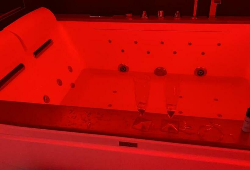 צימר Rebel Suite Love