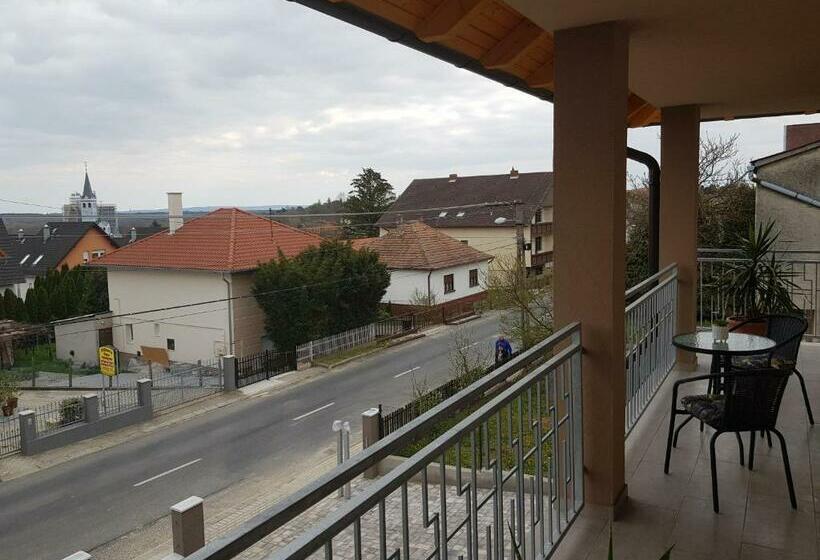 Flamingó Apartmanház