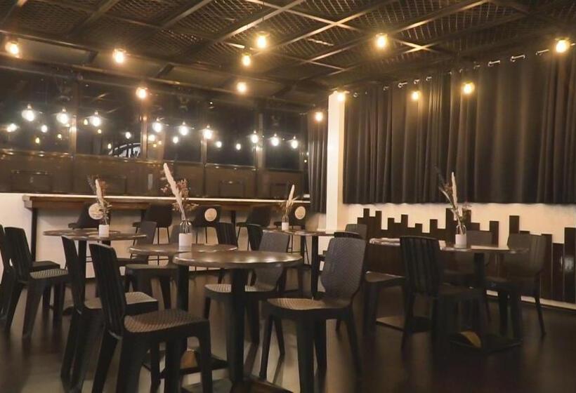 בית מלון כפרי A.m @ 93rd