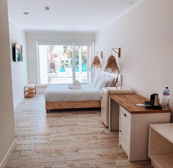 هتل Captain Cook Ahoy