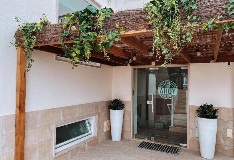 هتل Captain Cook Ahoy