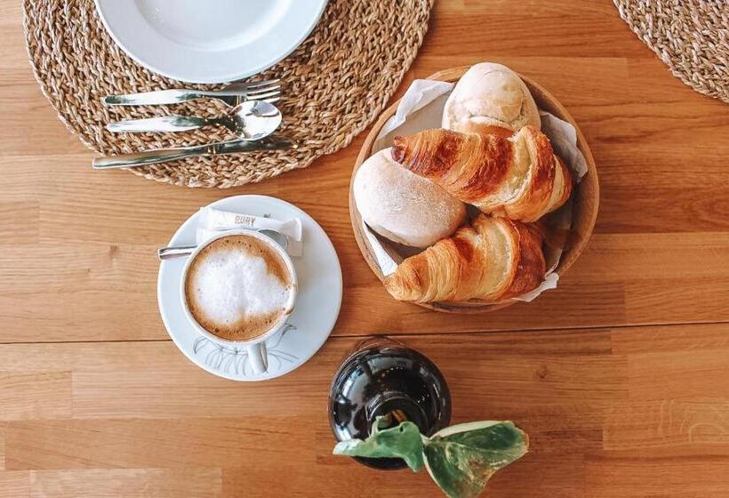 هتل Captain Cook Ahoy