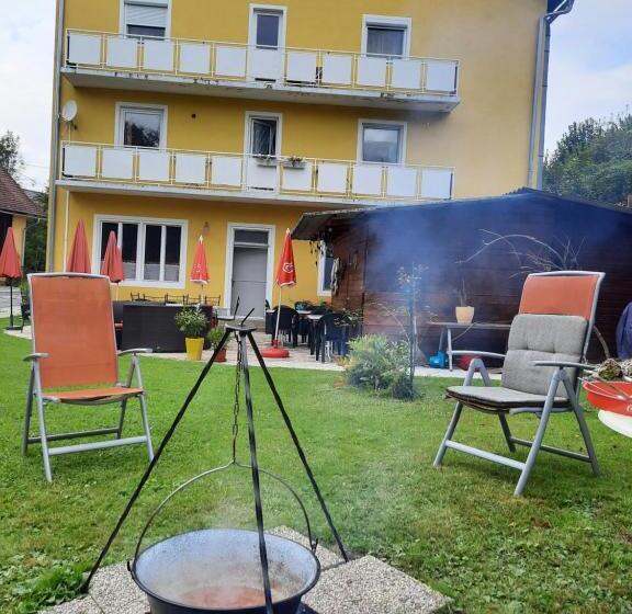 هتل Pension Horvath