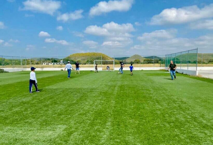 Отель Rancho Sotolar Glamping Linares