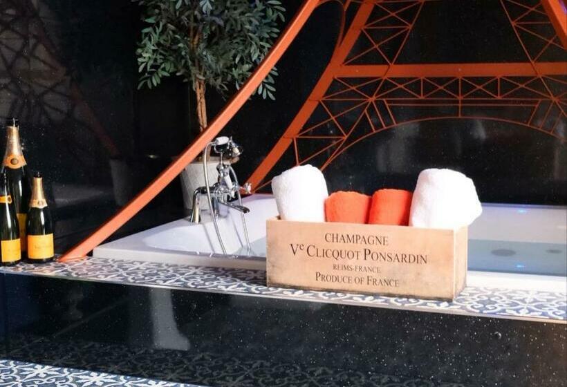 Отель St Hildas Complex