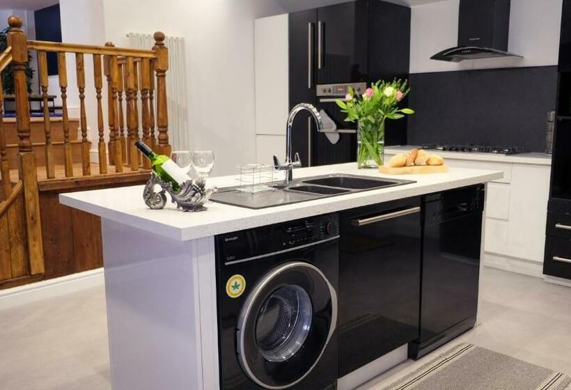 ホテル St Hildas Complex