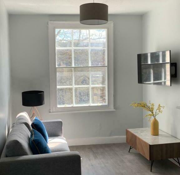 酒店 The Falcon Tap Boutique Inn