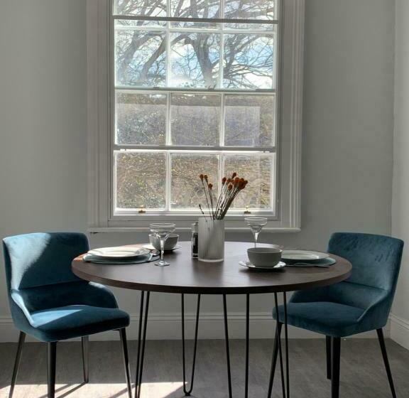 酒店 The Falcon Tap Boutique Inn