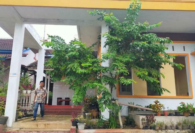 ペンション Guest House Syari Ah Sekar Manganti Mitra Aqsa