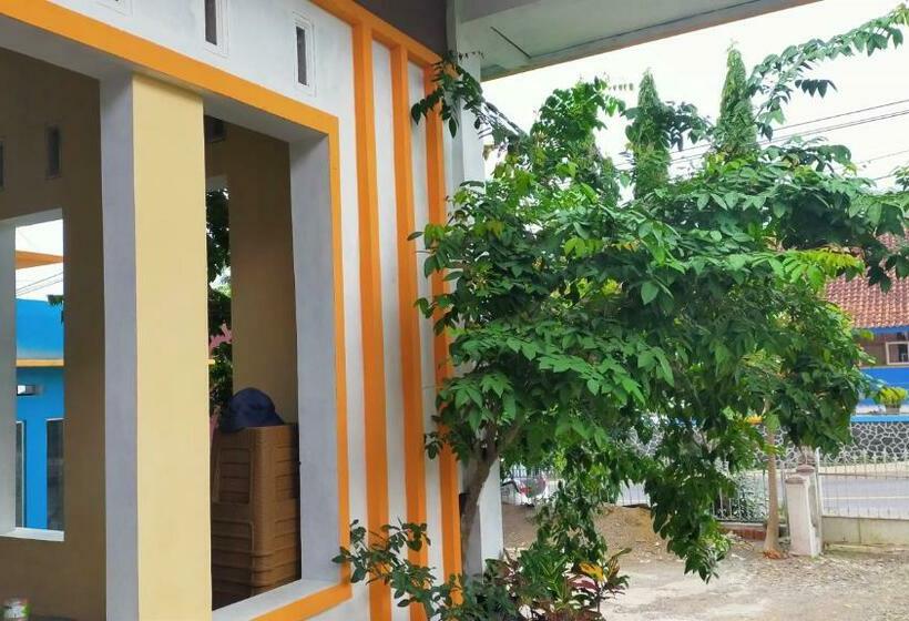 ペンション Guest House Syari Ah Sekar Manganti Mitra Aqsa