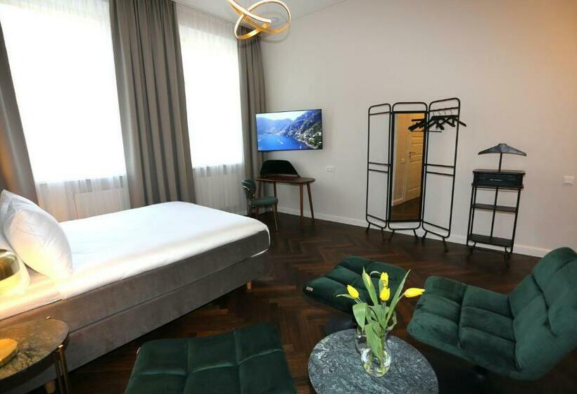 پانسیون St Casimir Apartments