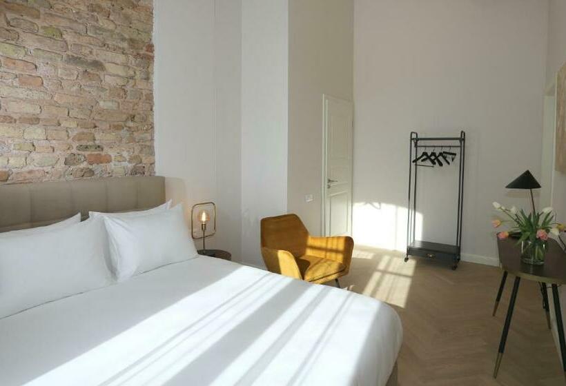 پانسیون St Casimir Apartments