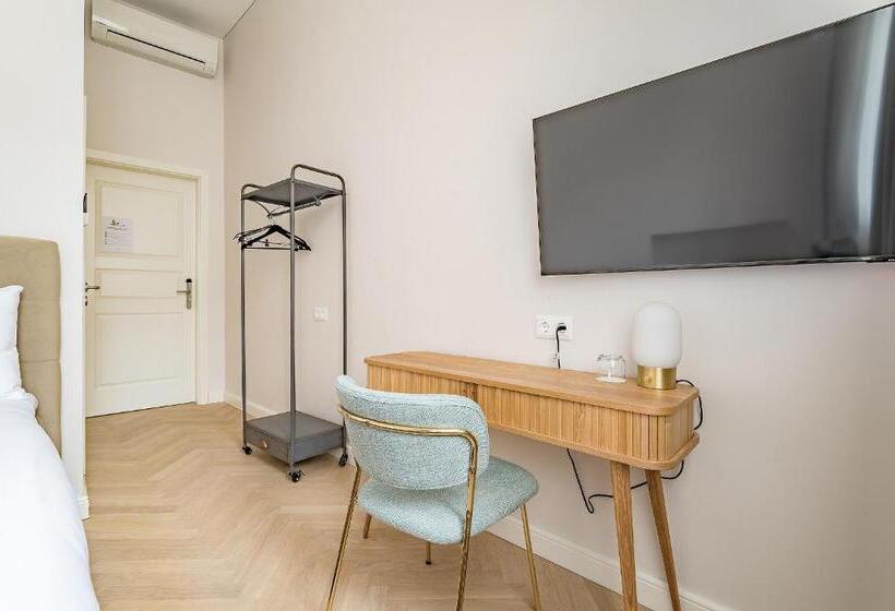 پانسیون St Casimir Apartments