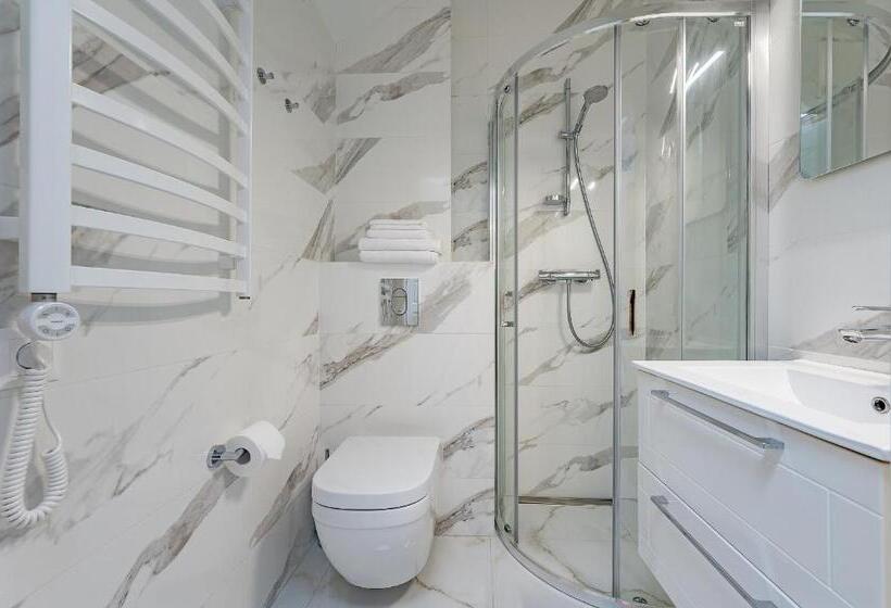 پانسیون St Casimir Apartments