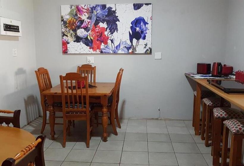 بنسيون The Garden Inn Guesthouse