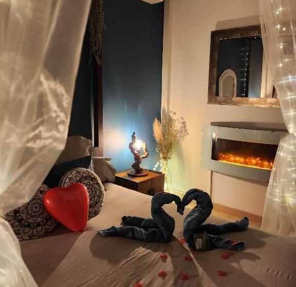 مبيت وإفطار A L Orée Des Pins   Gite Et Spa De 30 M2  Home Cinéma Et Massage En Sup