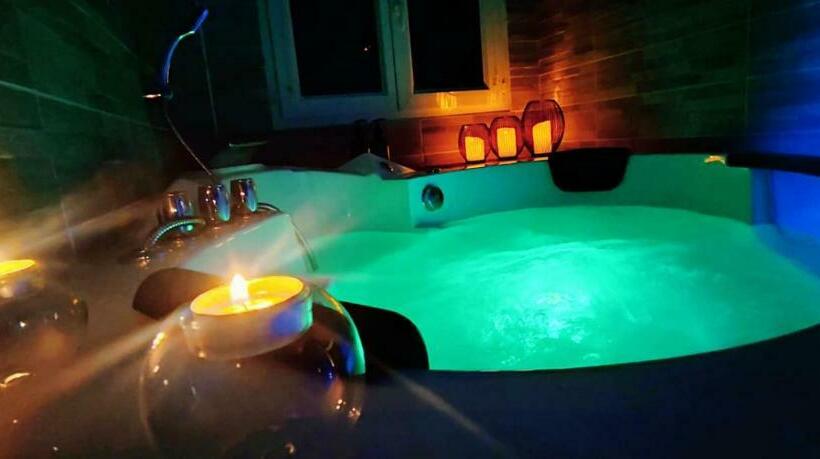 مبيت وإفطار A L Orée Des Pins   Gite Et Spa De 30 M2  Home Cinéma Et Massage En Sup