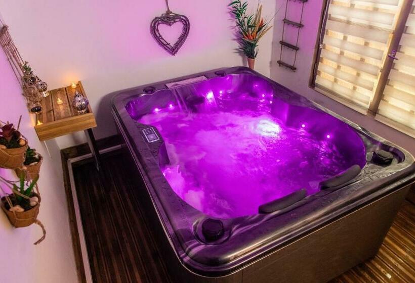 민박 Aux 3 Nuances Suites Privatives & Spa