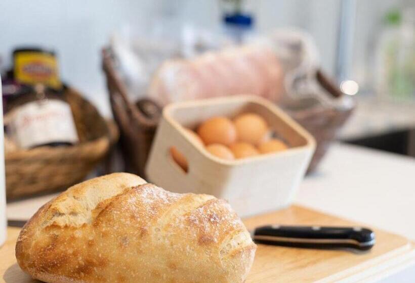 민박 Hanging Rock Views