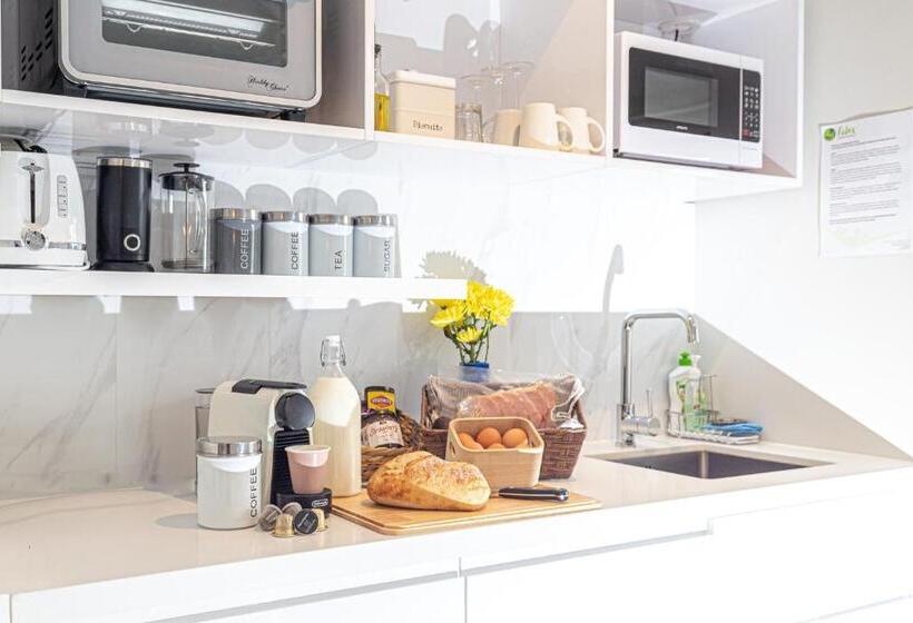 민박 Hanging Rock Views