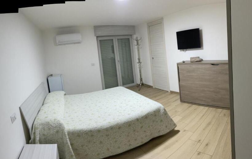 مبيت وإفطار Teddy Sroom