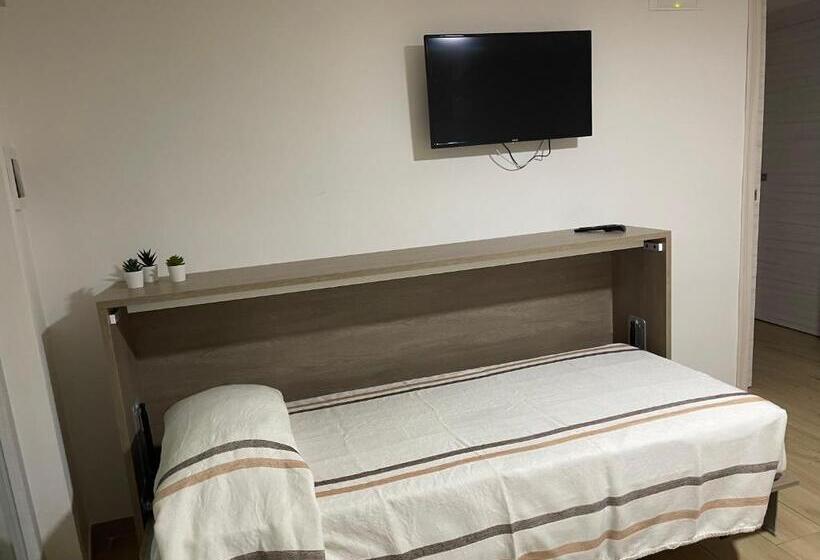 مبيت وإفطار Teddy Sroom