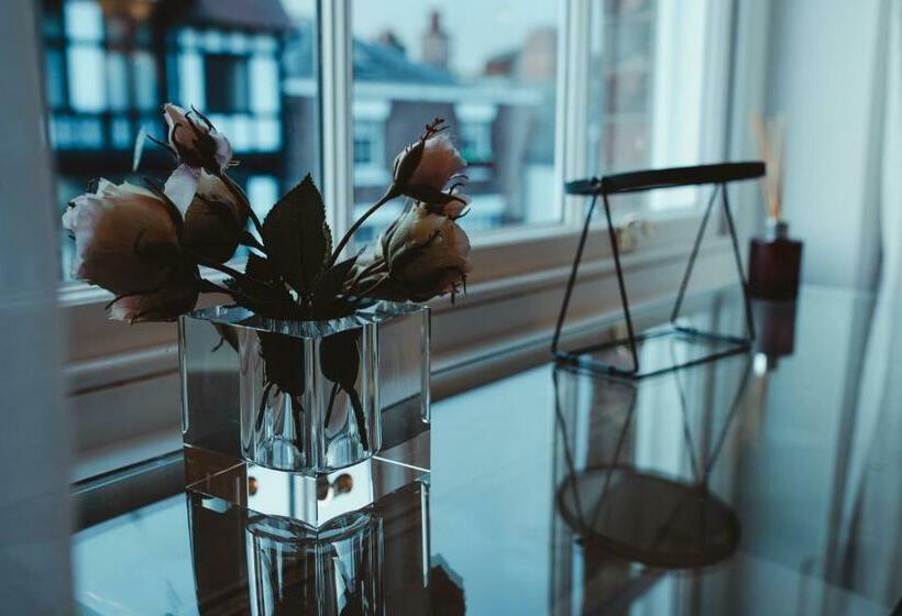 Ch1 Boutique Stays   Queen Suite