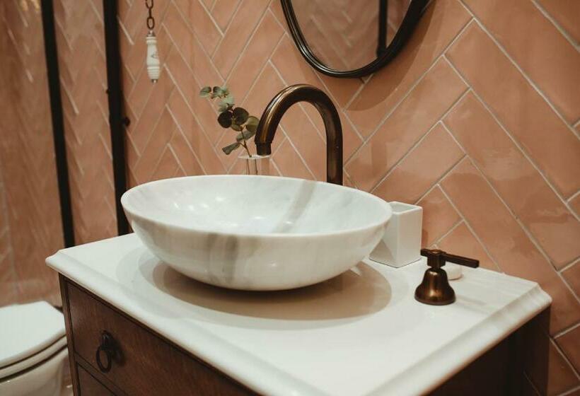 Ch1 Boutique Stays   Queen Suite