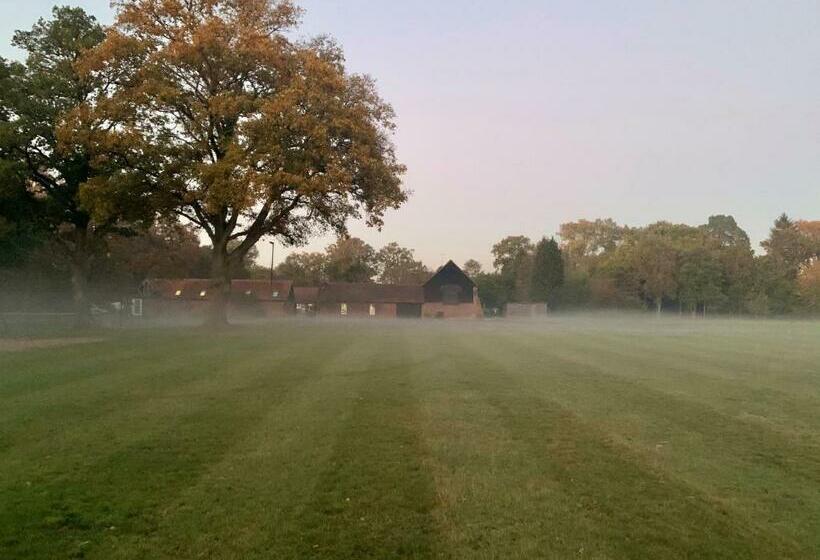 فندق Whitmoor Farm