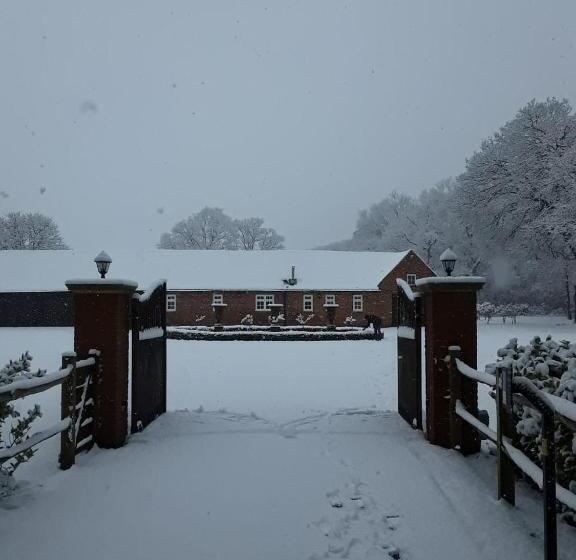 فندق Whitmoor Farm