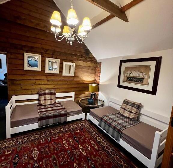 فندق Whitmoor Farm