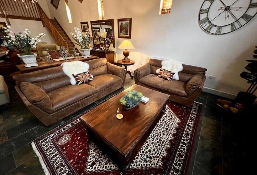 فندق Whitmoor Farm