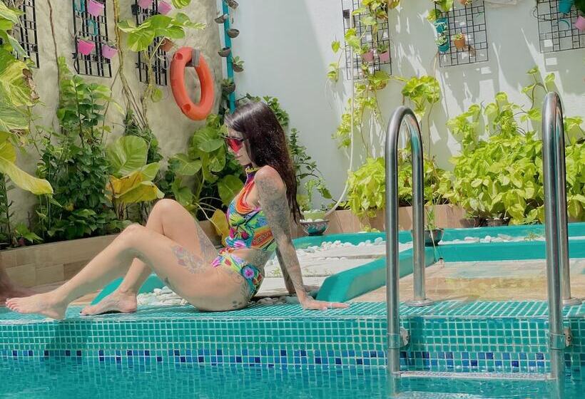 پانسیون Aquzz Hotel & Spa