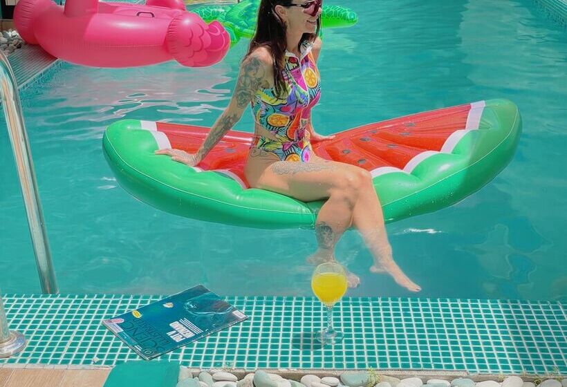 پانسیون Aquzz Hotel & Spa